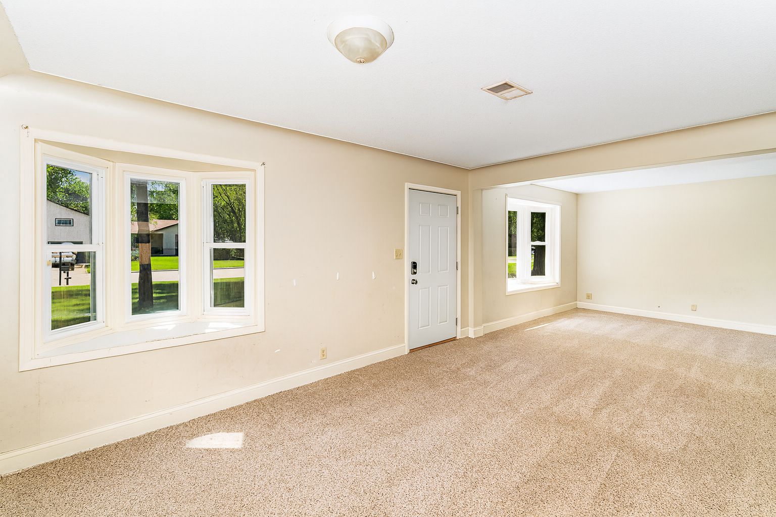 803 Manor Drive NE