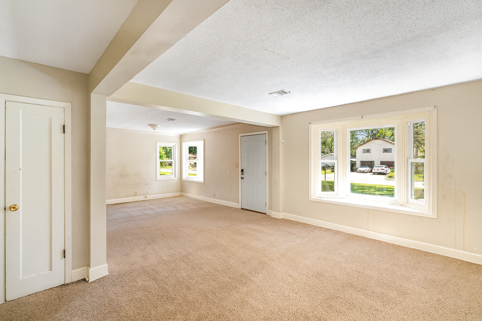 803 Manor Drive NE