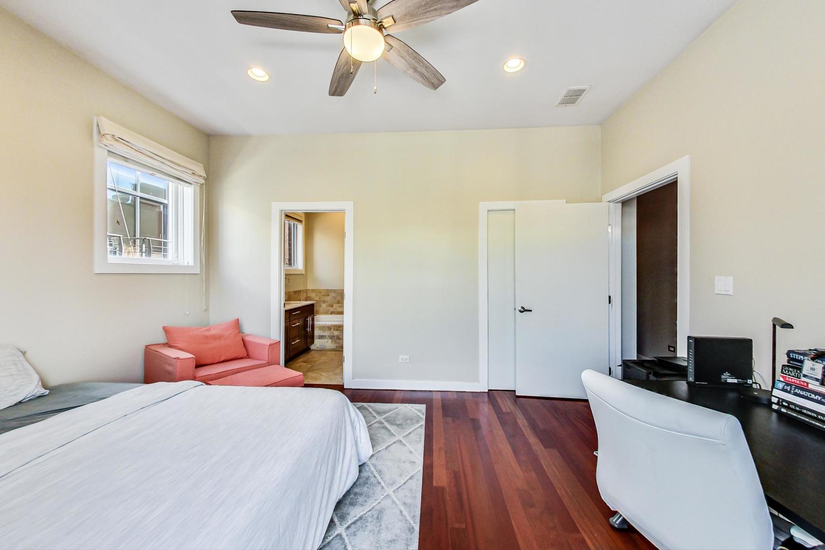 2308 W Wabansia Avenue Unit: 3E