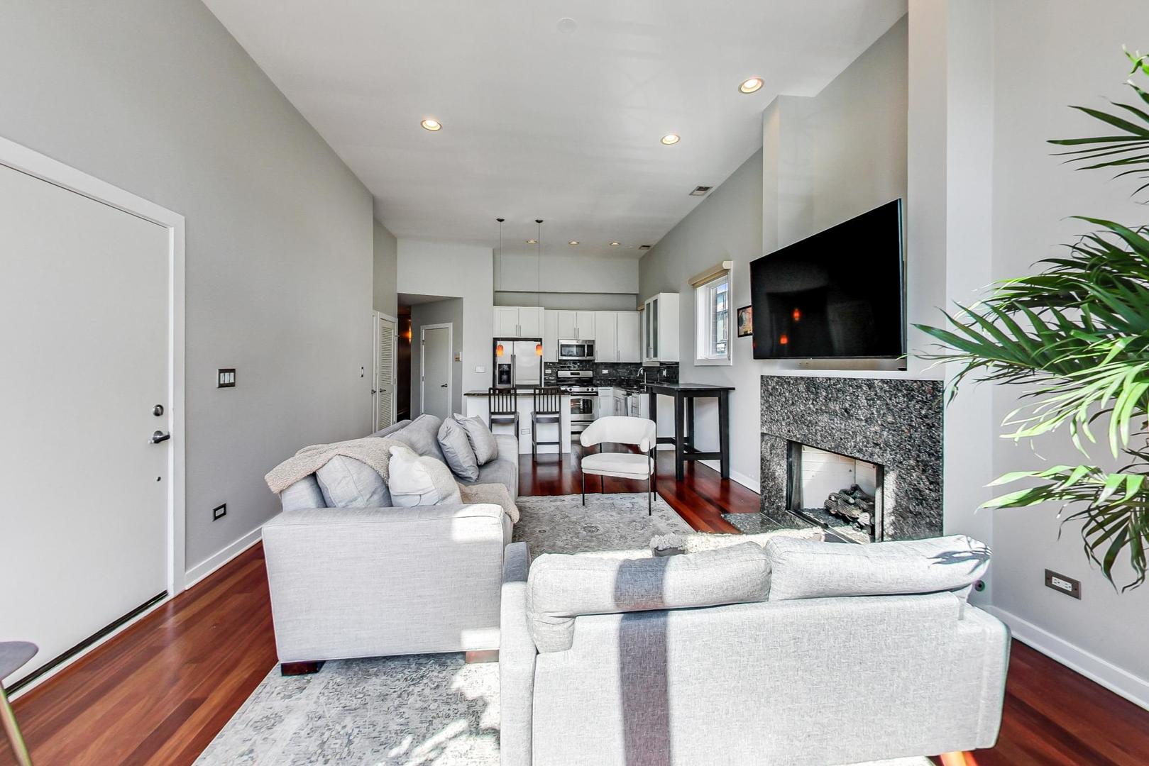 2308 W Wabansia Avenue Unit: 3E