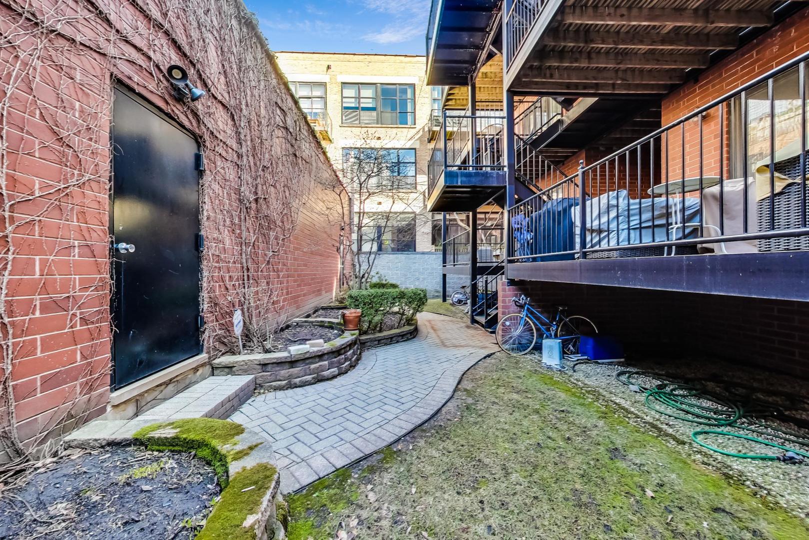 2308 W Wabansia Avenue Unit: 3E