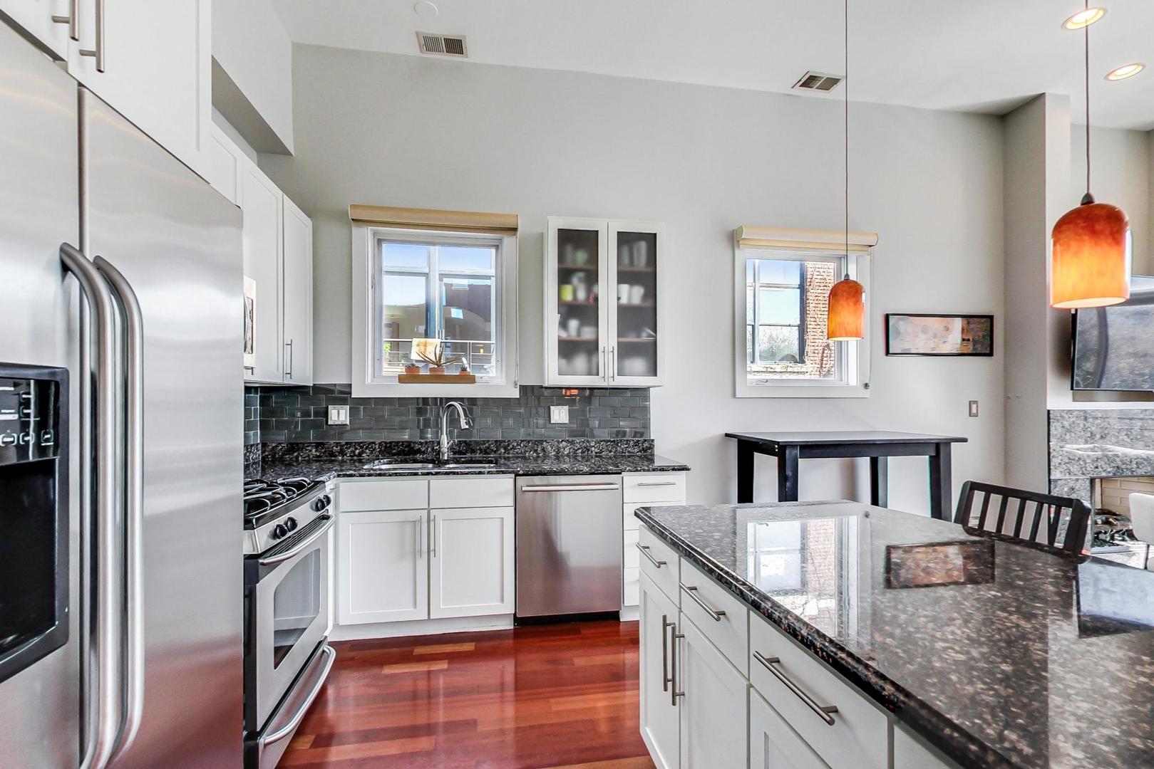 2308 W Wabansia Avenue Unit: 3E