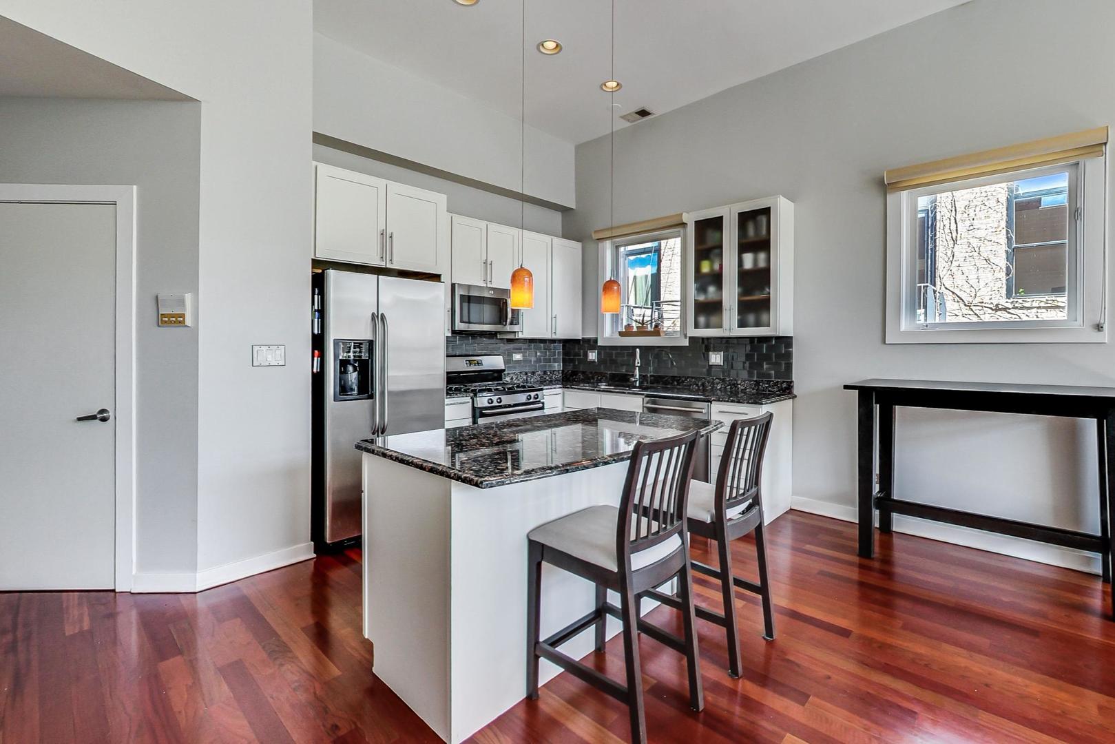 2308 W Wabansia Avenue Unit: 3E