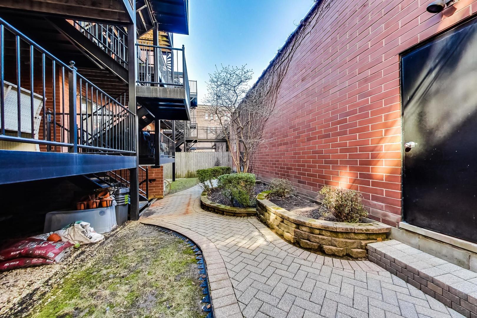 2308 W Wabansia Avenue Unit: 3E