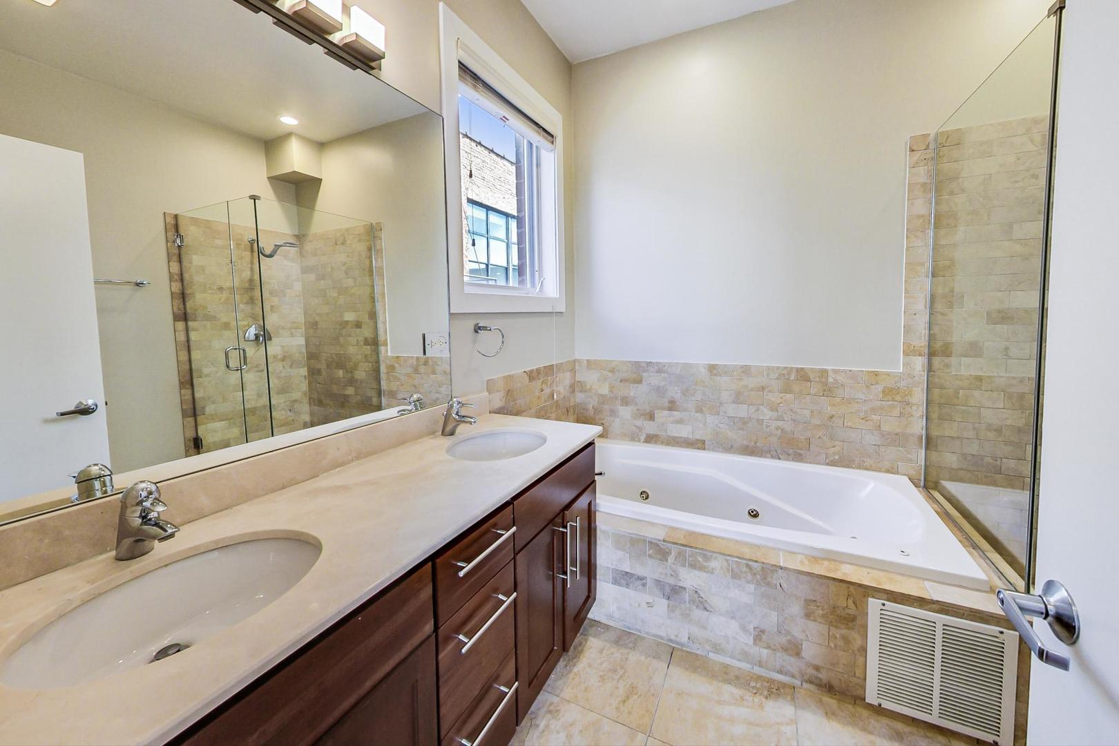 2308 W Wabansia Avenue Unit: 3E