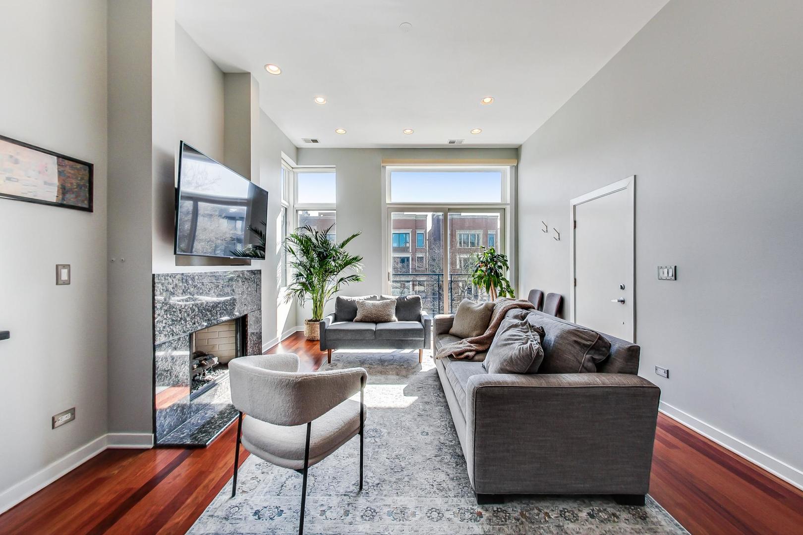 2308 W Wabansia Avenue Unit: 3E