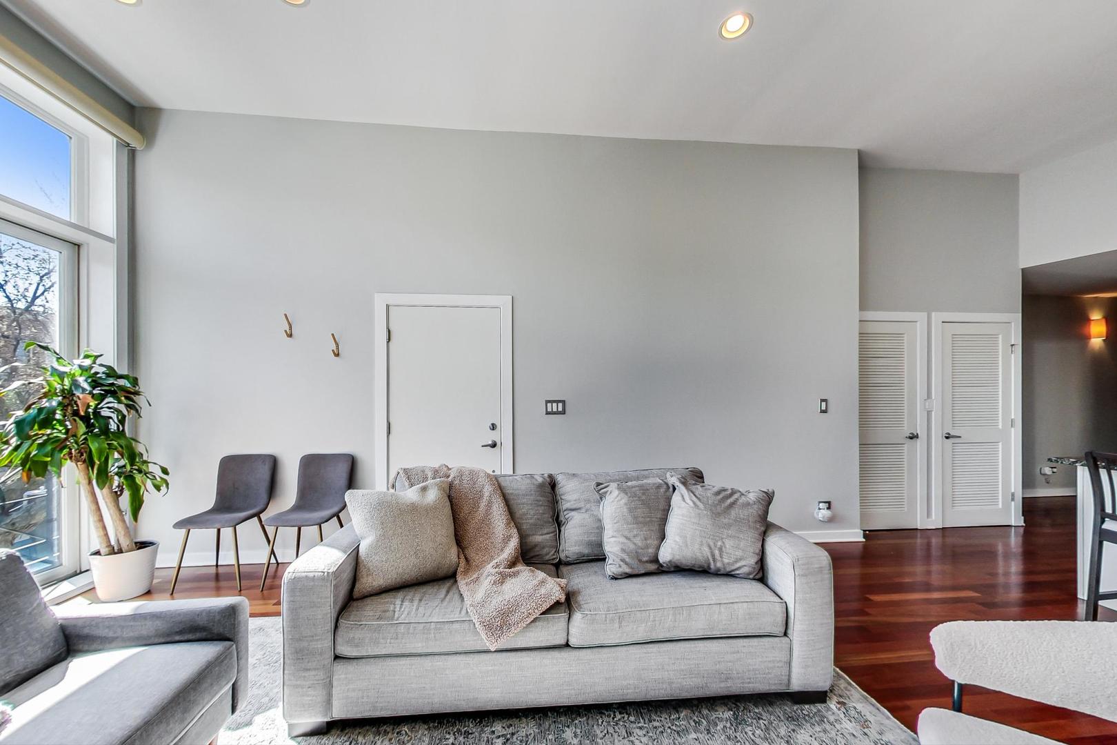 2308 W Wabansia Avenue Unit: 3E