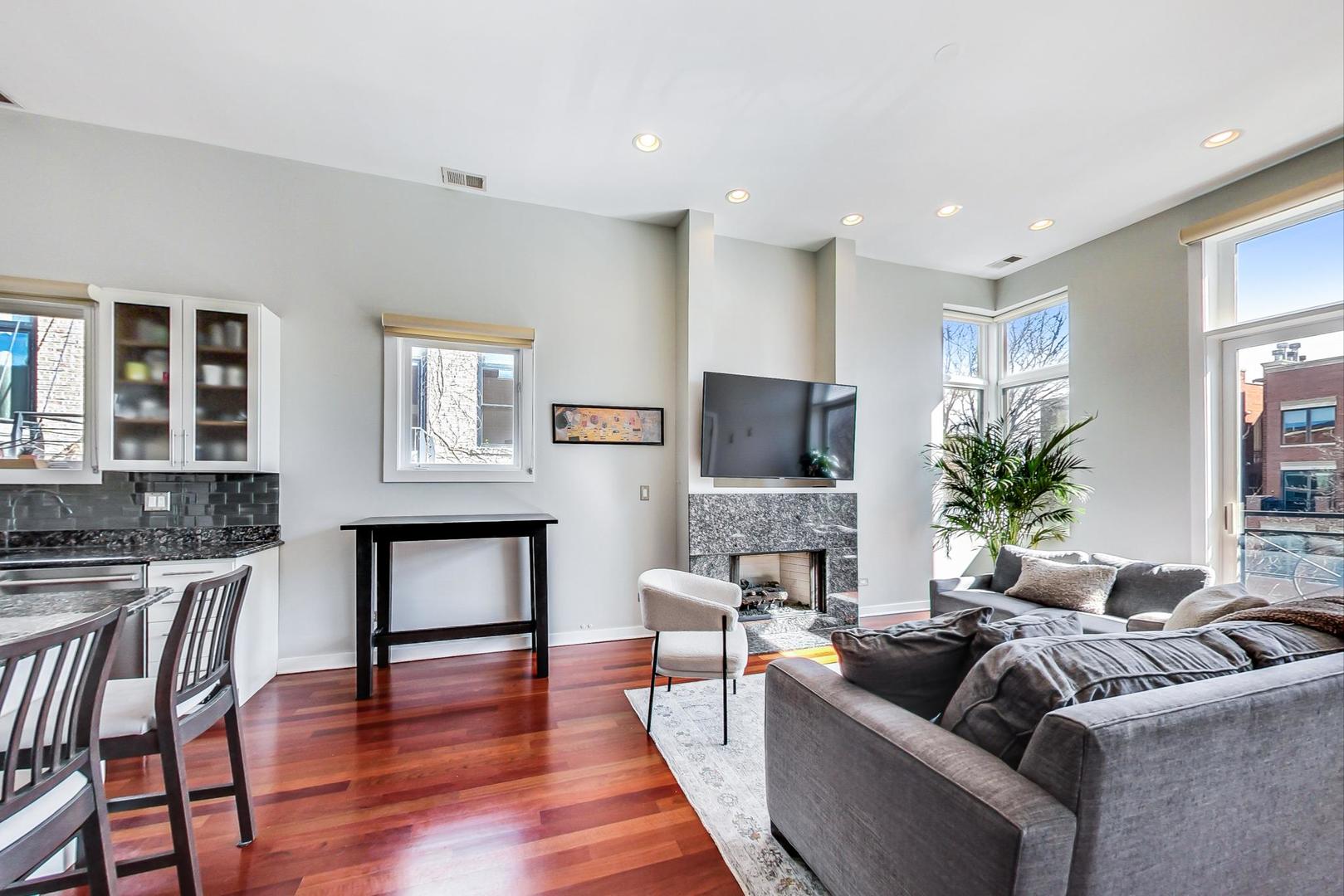 2308 W Wabansia Avenue Unit: 3E