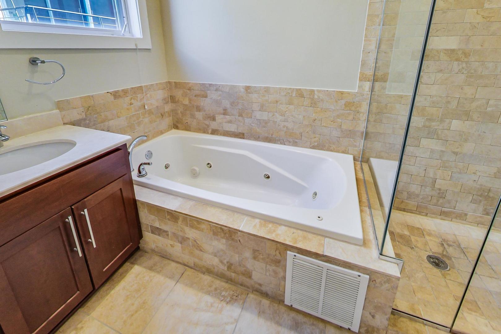 2308 W Wabansia Avenue Unit: 3E