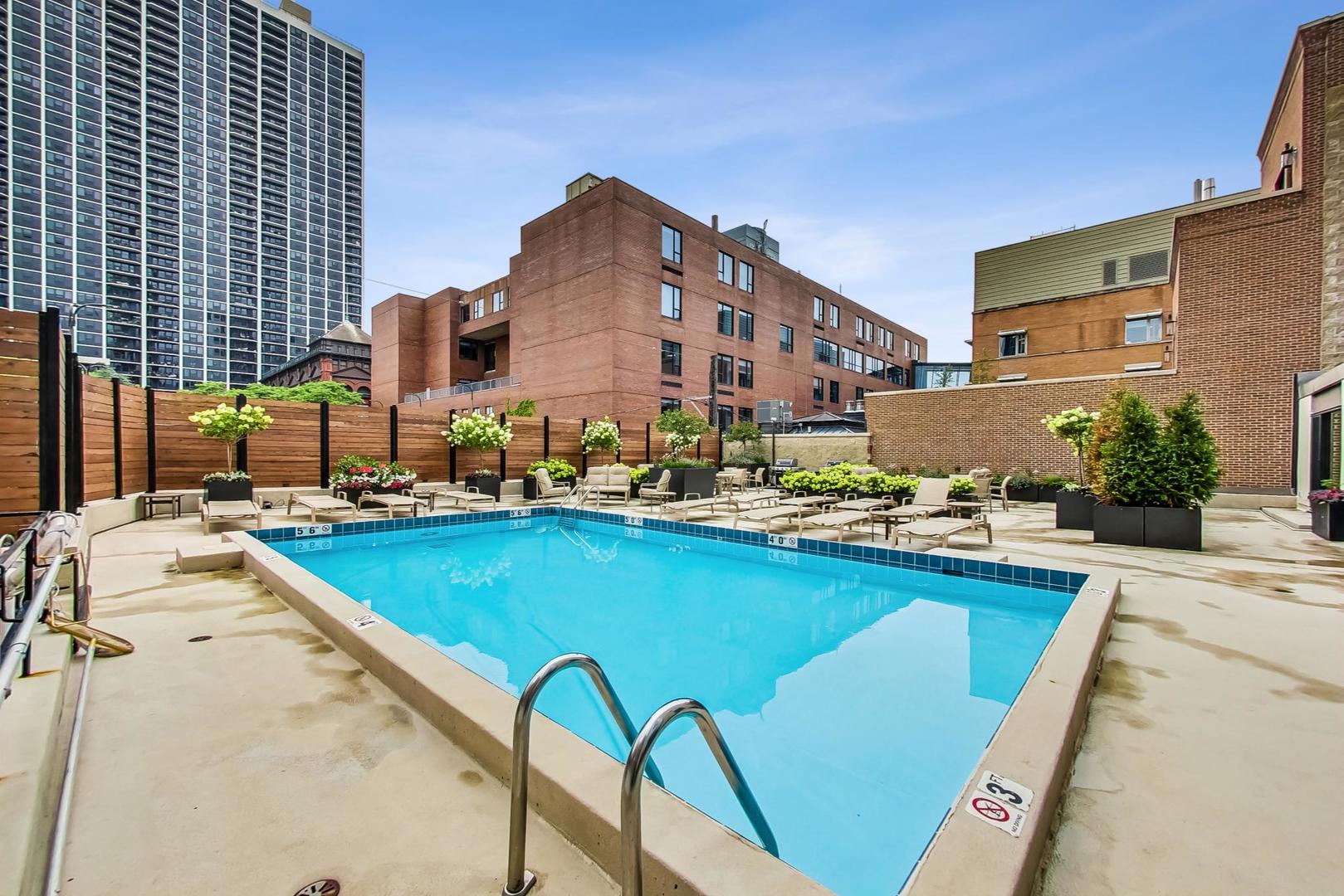 1530 N Dearborn Parkway Unit: 12S