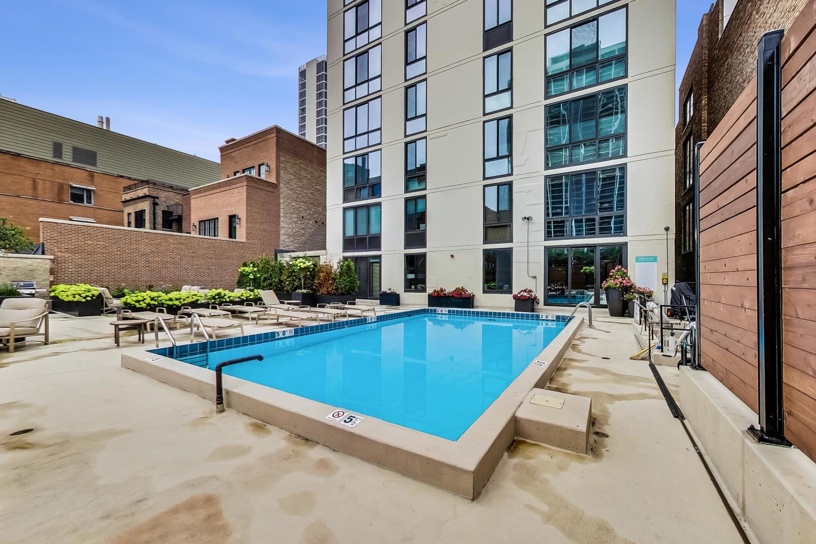 1530 N Dearborn Parkway Unit: 12S