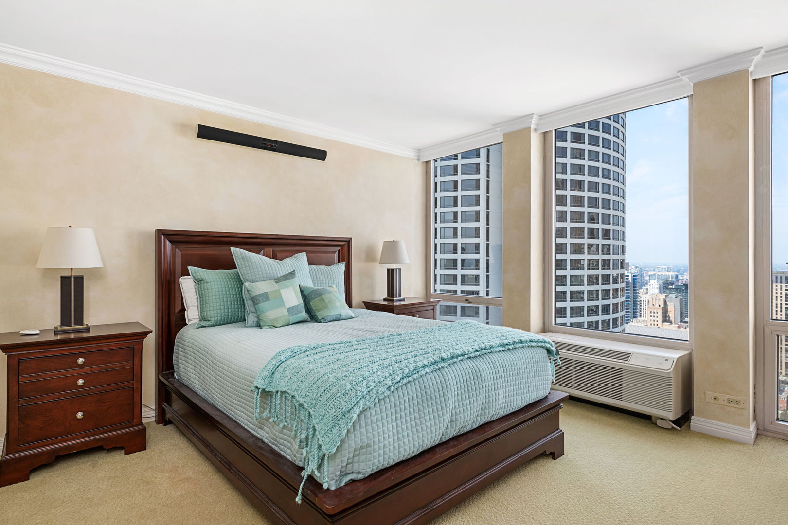 111 E Chestnut Street Unit: 39K