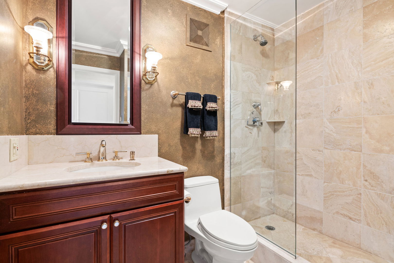 111 E Chestnut Street Unit: 39K