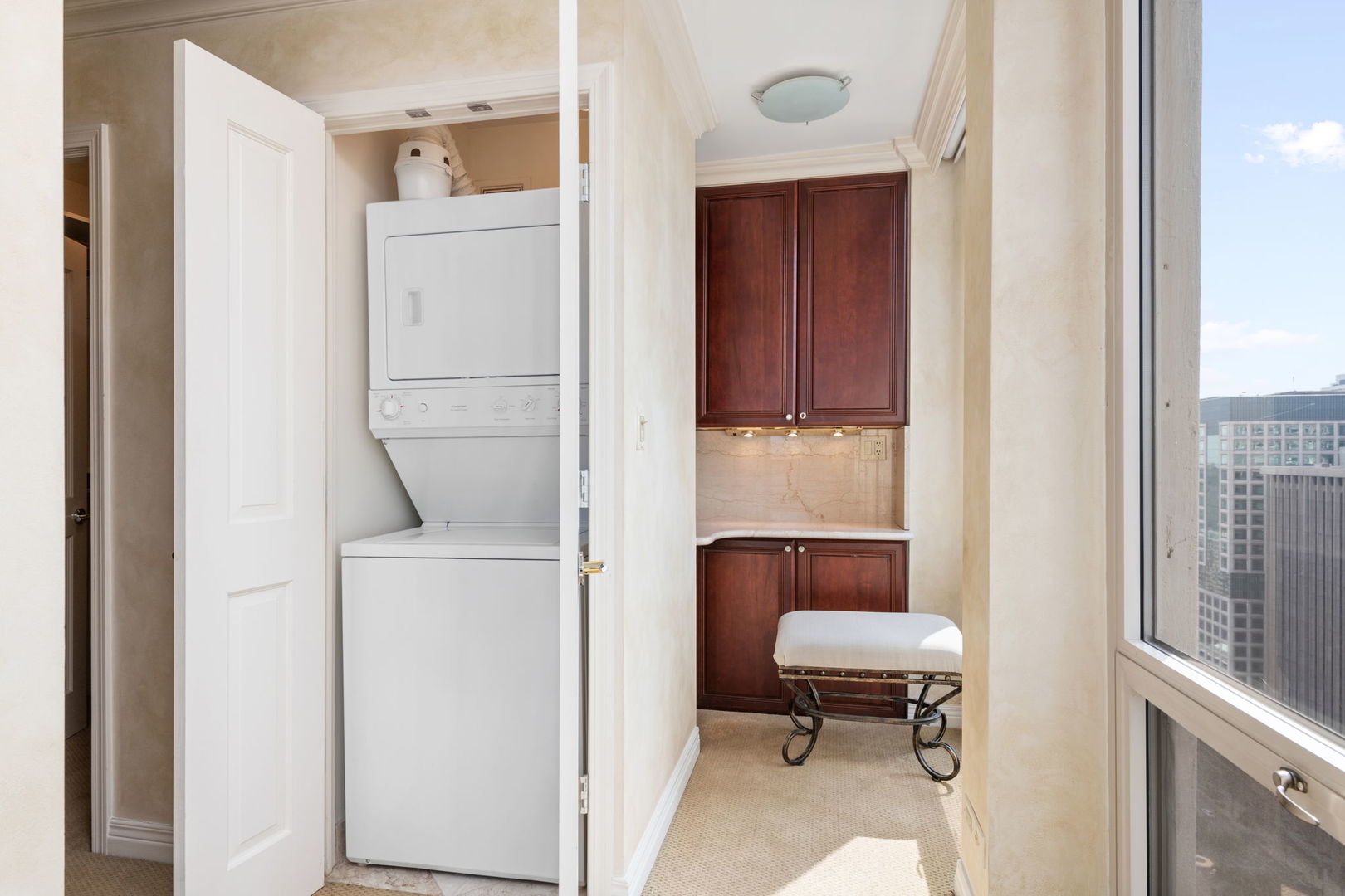 111 E Chestnut Street Unit: 39K