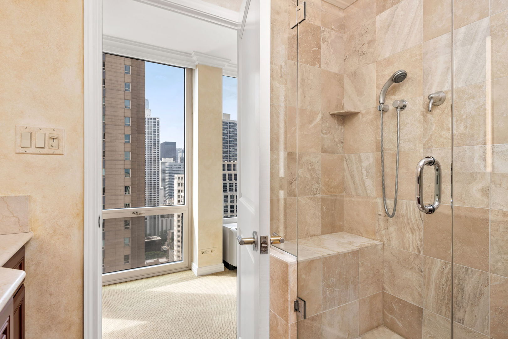 111 E Chestnut Street Unit: 39K