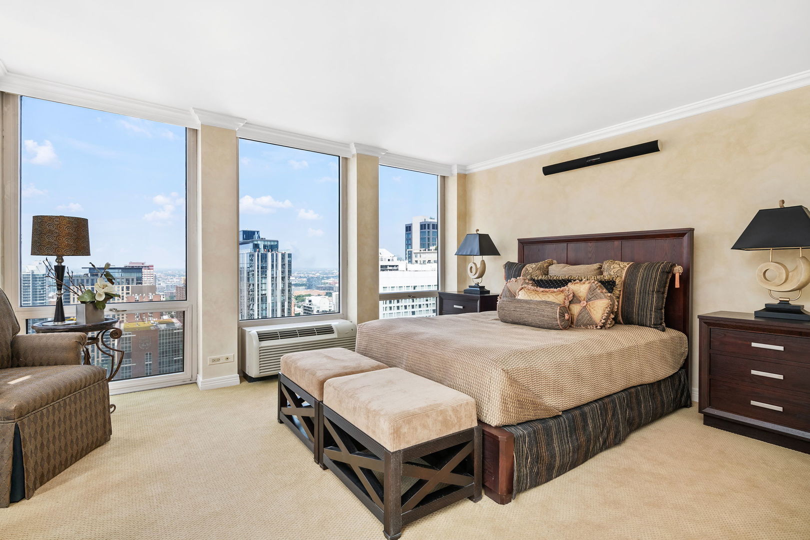 111 E Chestnut Street Unit: 39K