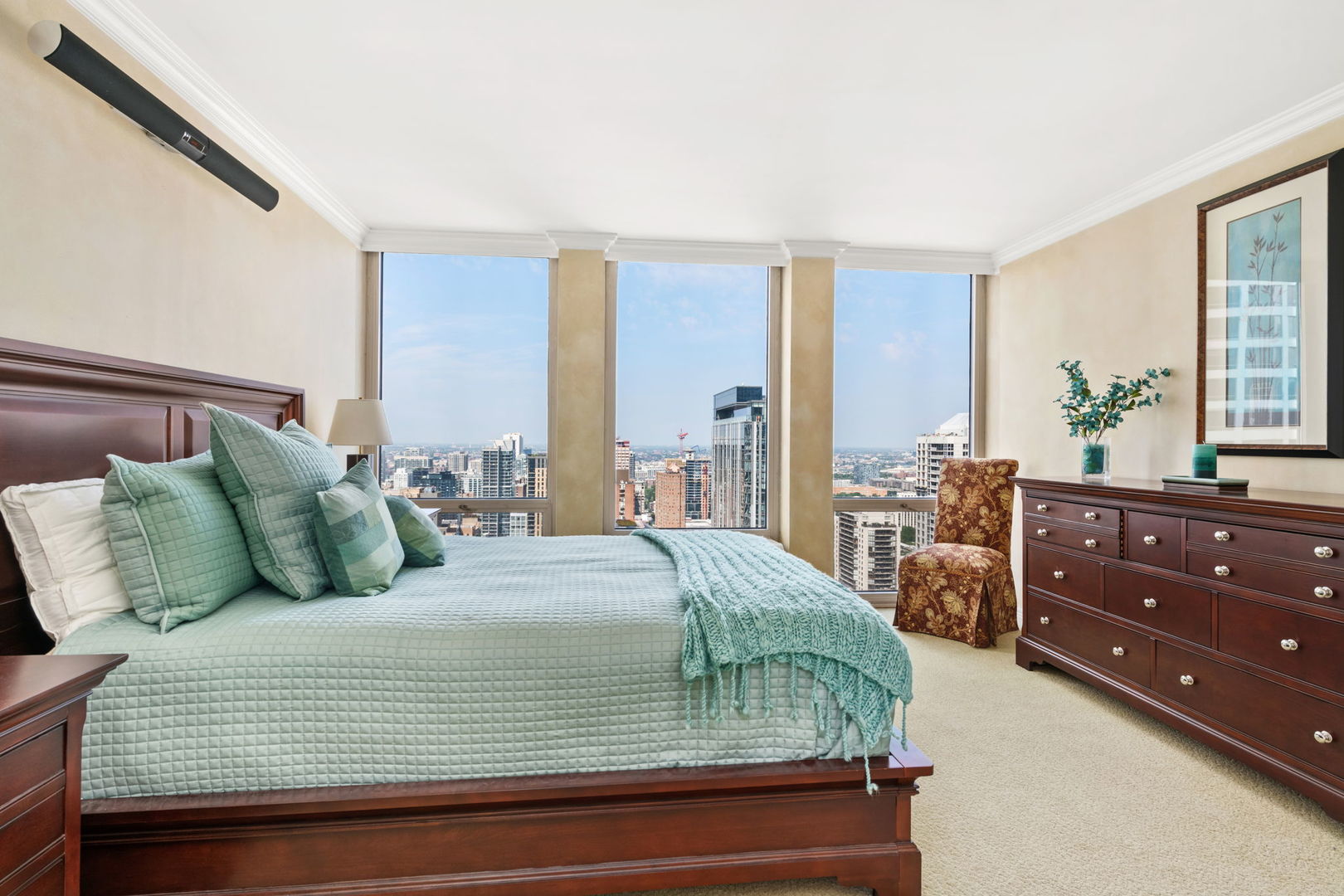 111 E Chestnut Street Unit: 39K