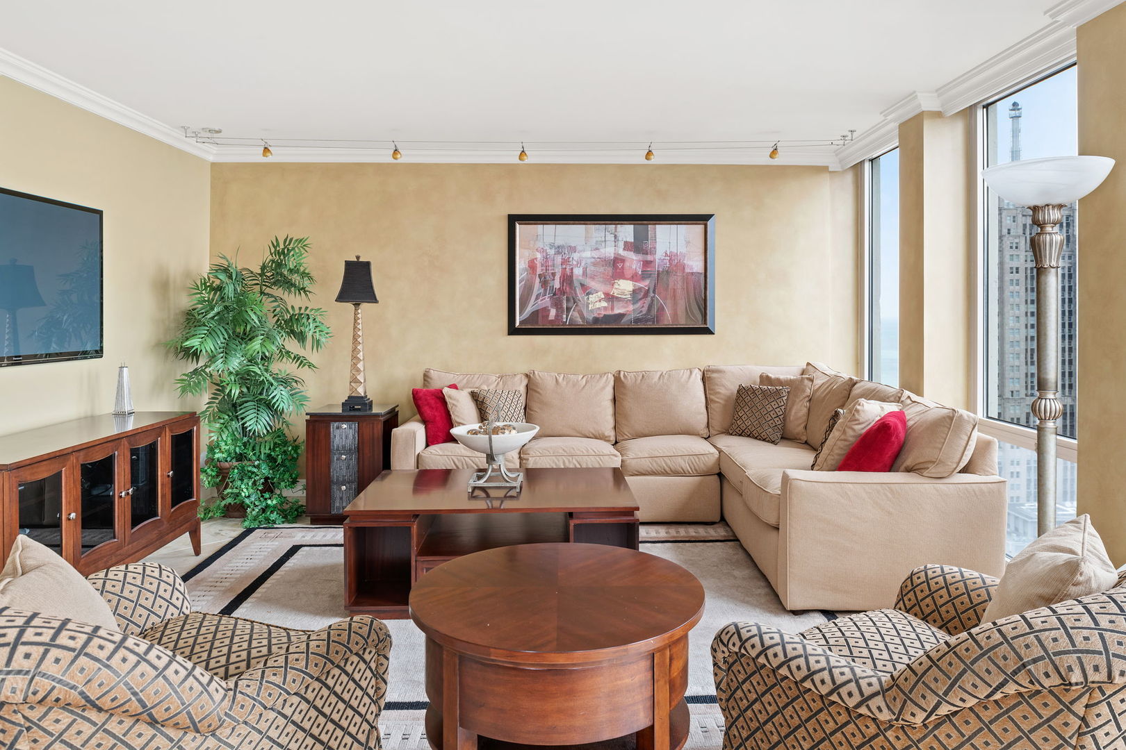 111 E Chestnut Street Unit: 39K