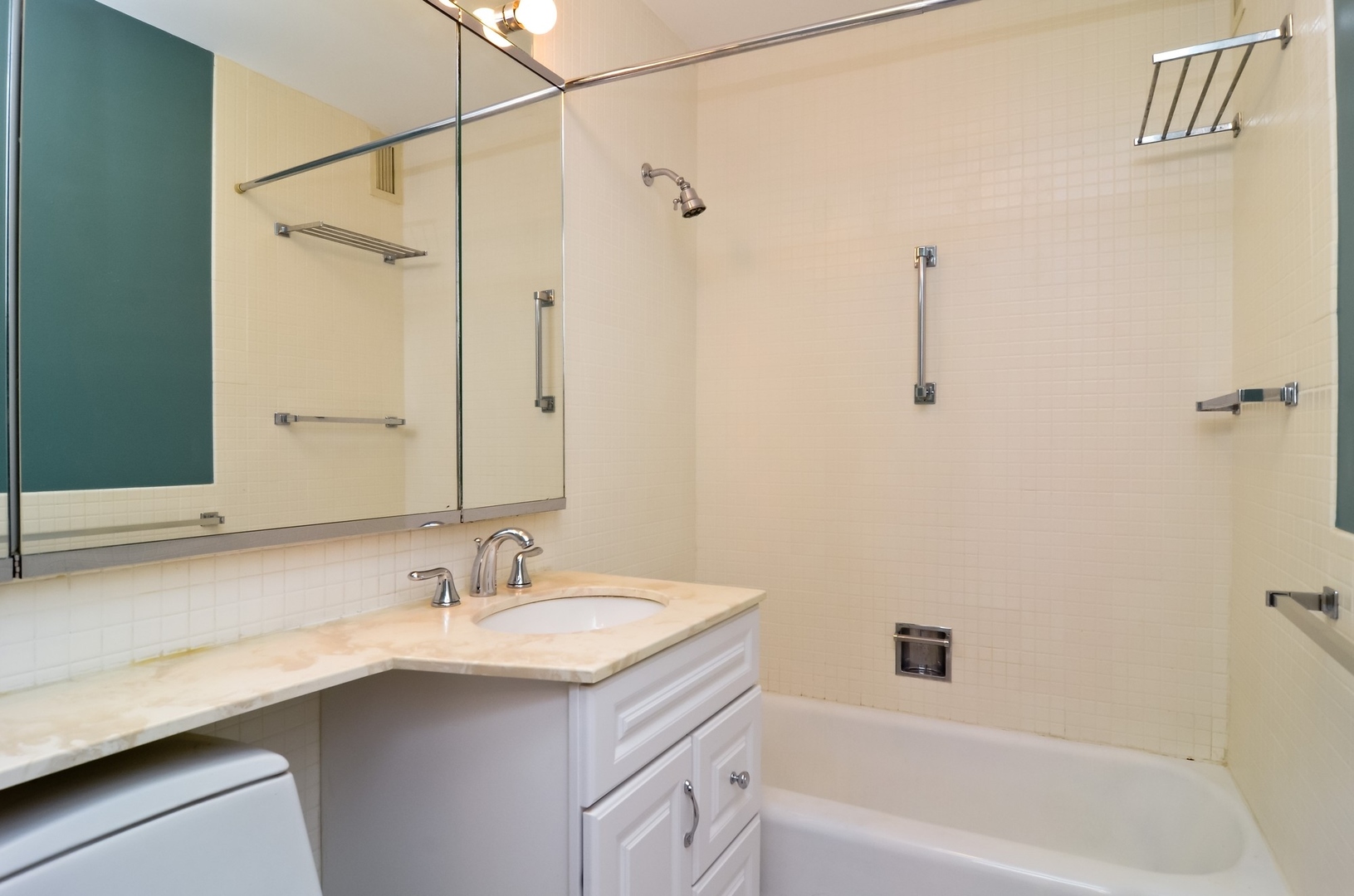 400 E Randolph Street Unit: 2302