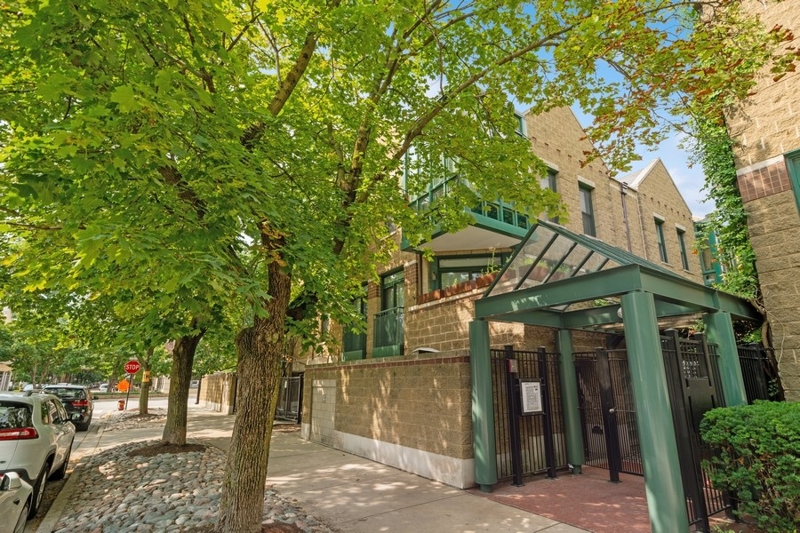 1610 N Mohawk Street Unit: D