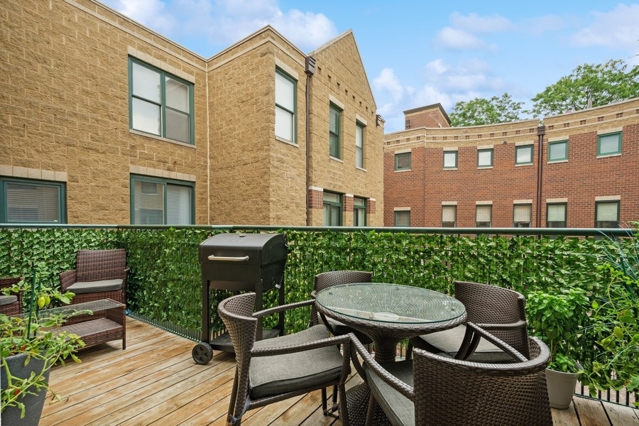 1610 N Mohawk Street Unit: D