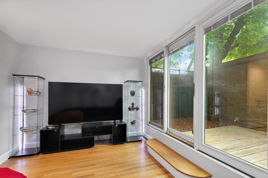 1610 N Mohawk Street Unit: D