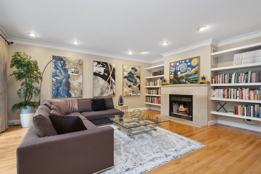 1610 N Mohawk Street Unit: D