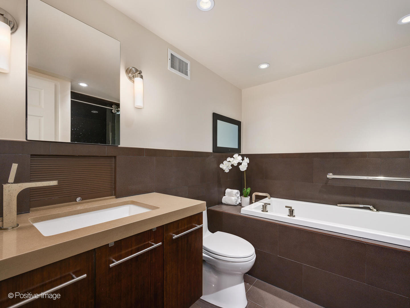 1030 N STATE Street Unit: 14EF