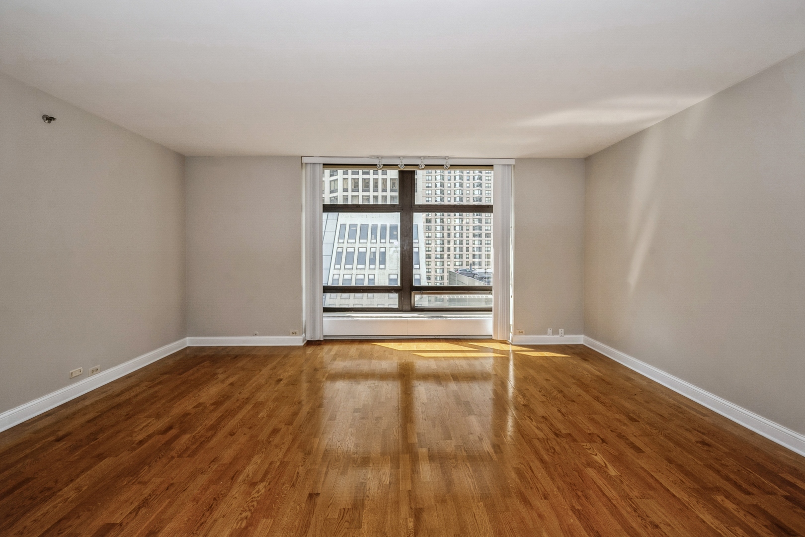 680 N LAKE SHORE Drive Unit: 913