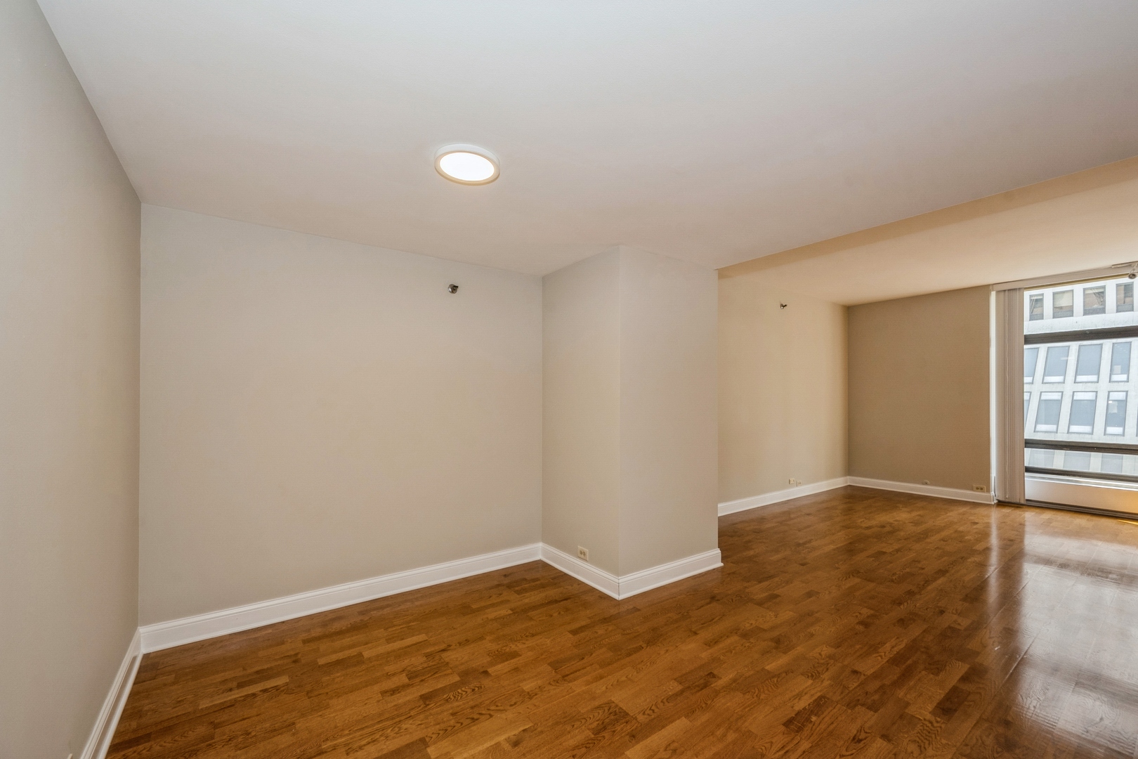 680 N LAKE SHORE Drive Unit: 913