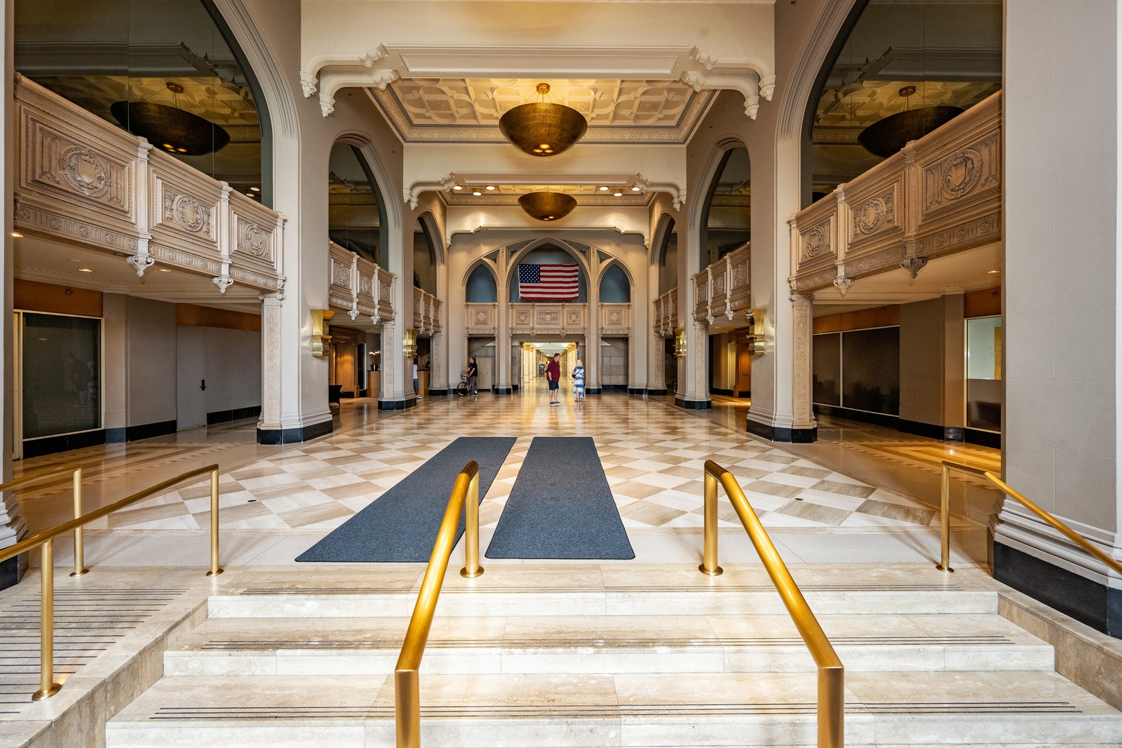 680 N LAKE SHORE Drive Unit: 913