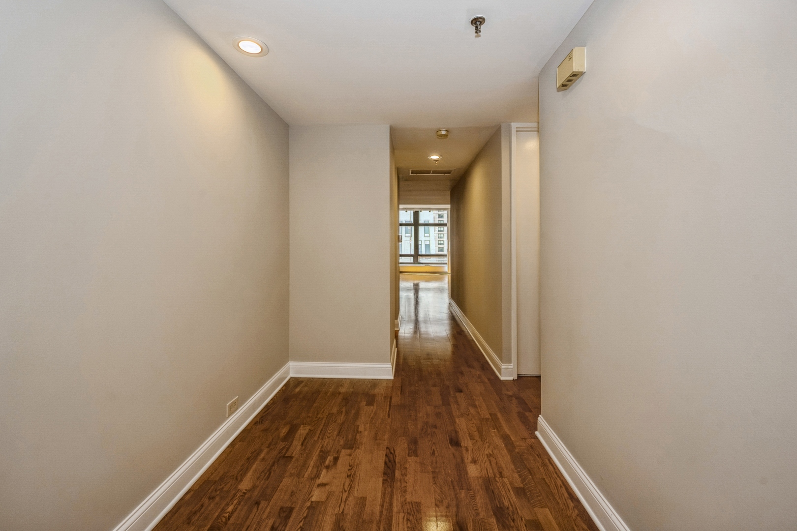 680 N LAKE SHORE Drive Unit: 913