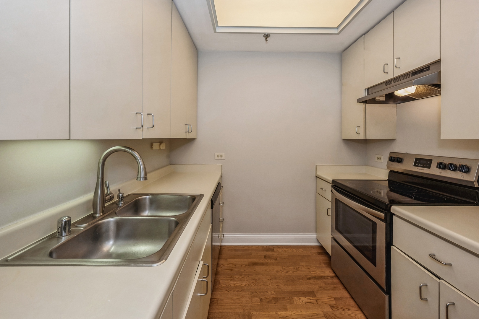 680 N LAKE SHORE Drive Unit: 913