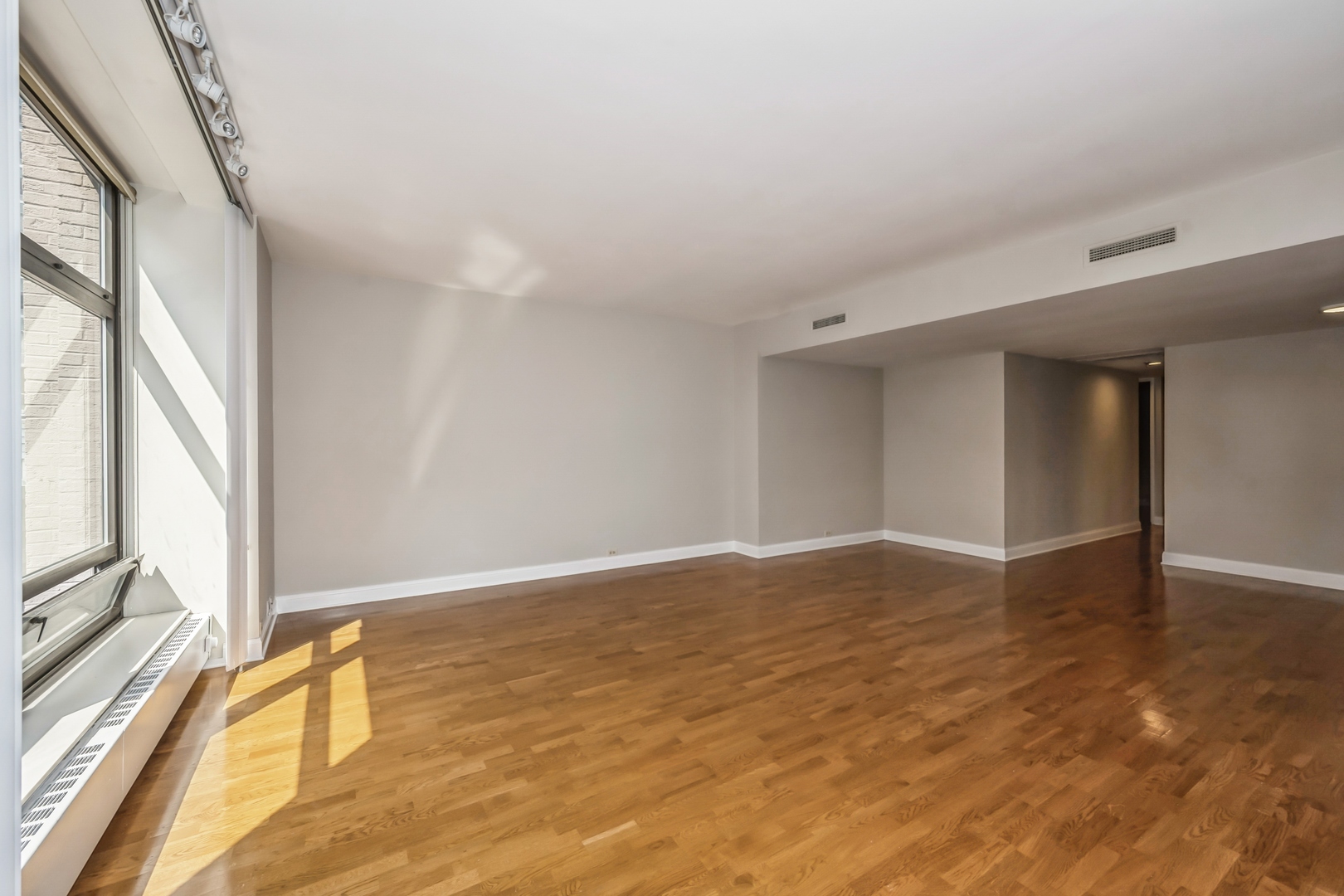 680 N LAKE SHORE Drive Unit: 913