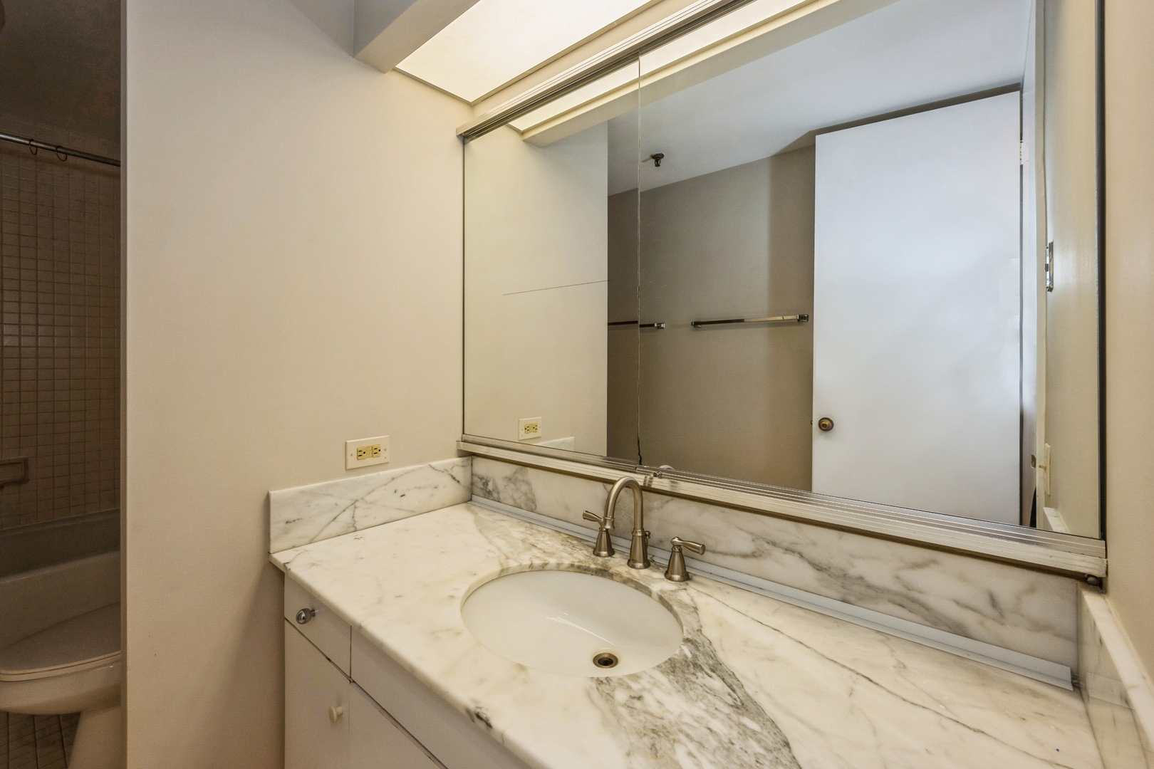 680 N LAKE SHORE Drive Unit: 913
