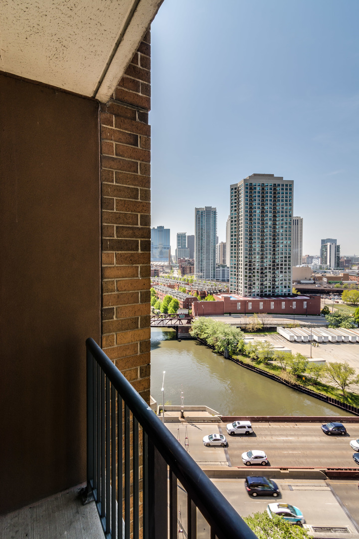 600 N Kingsbury Street Unit: 1614