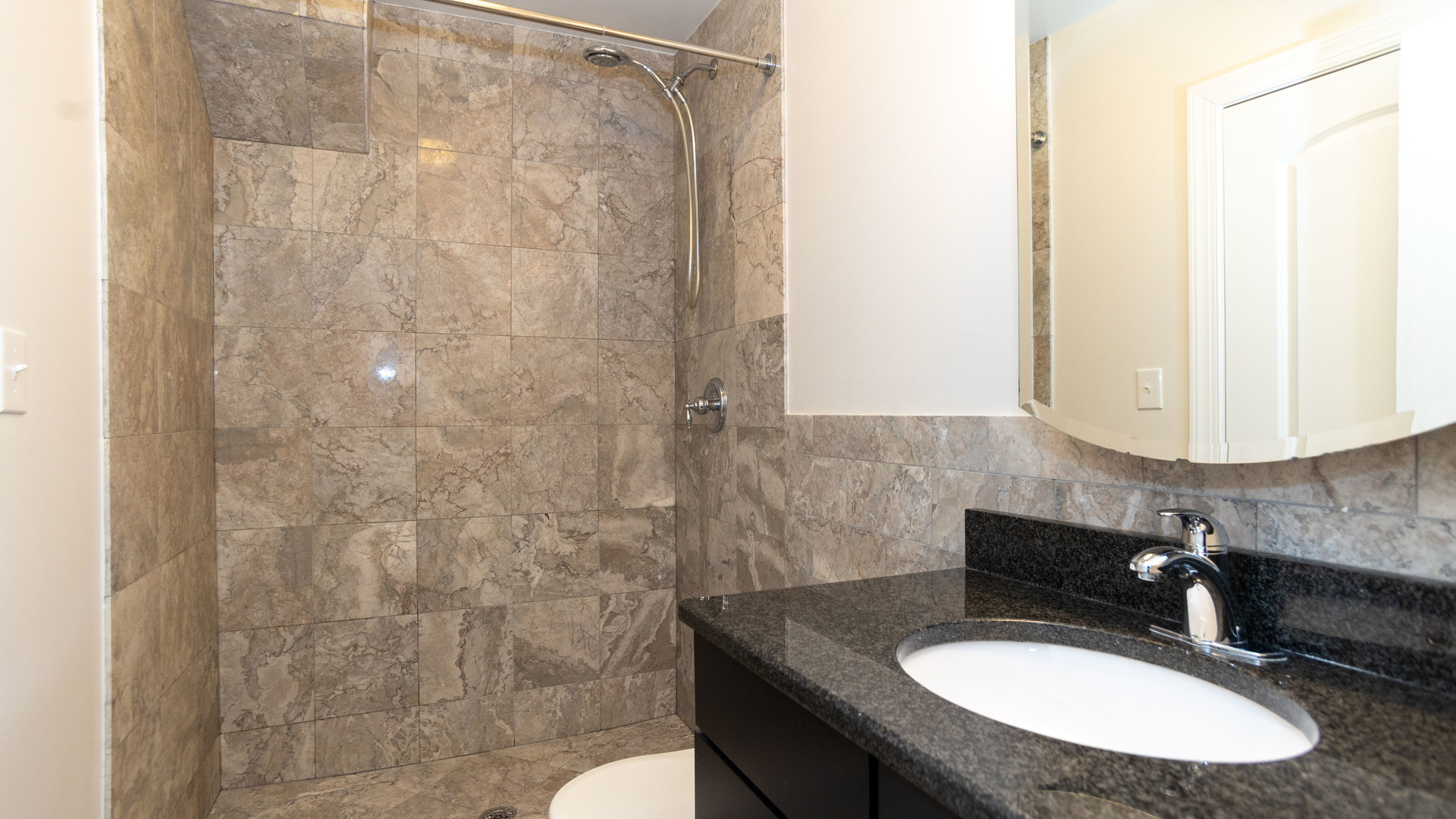 7029 N GREENVIEW Avenue Unit: 1S