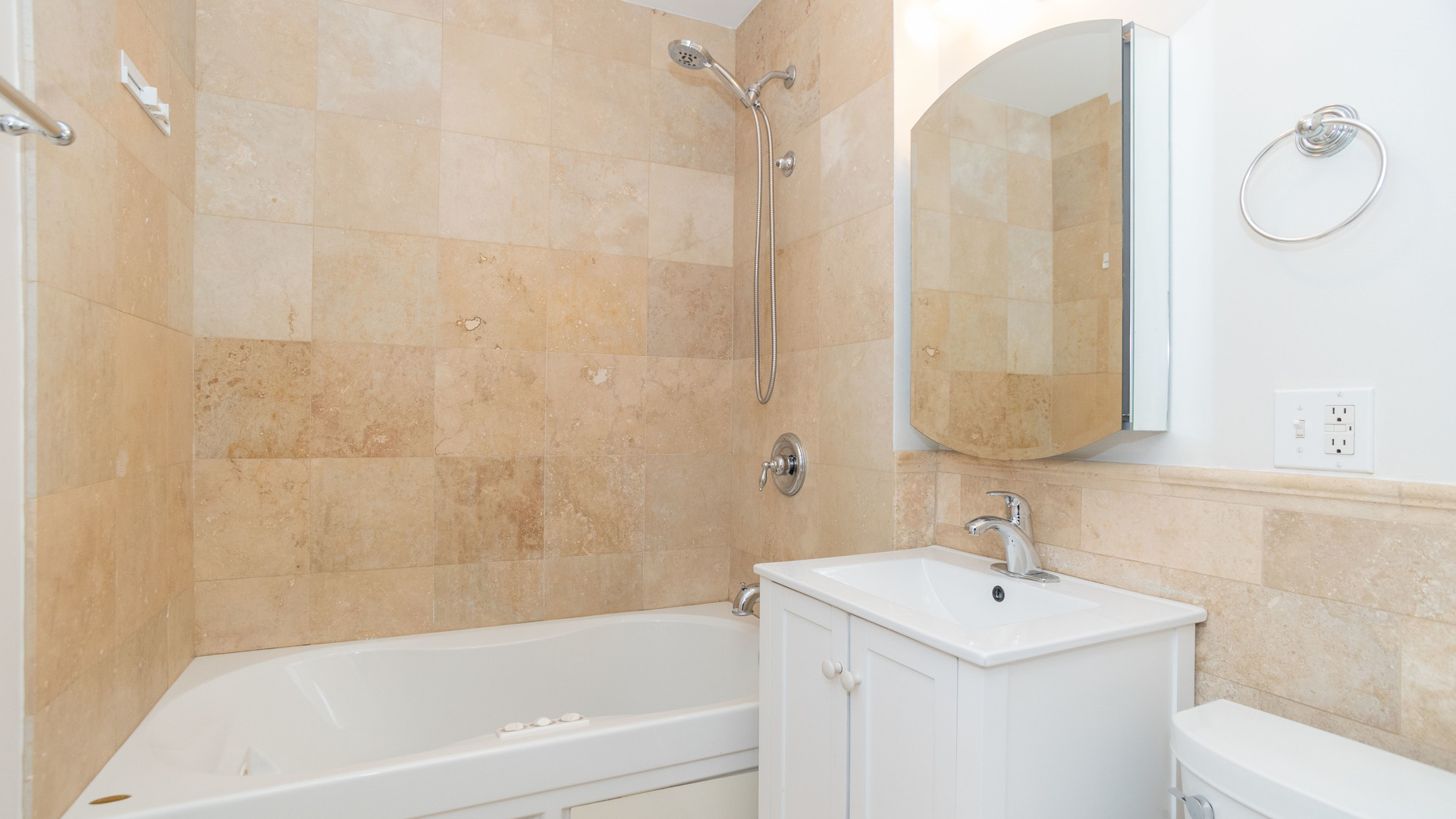 7029 N GREENVIEW Avenue Unit: 1S