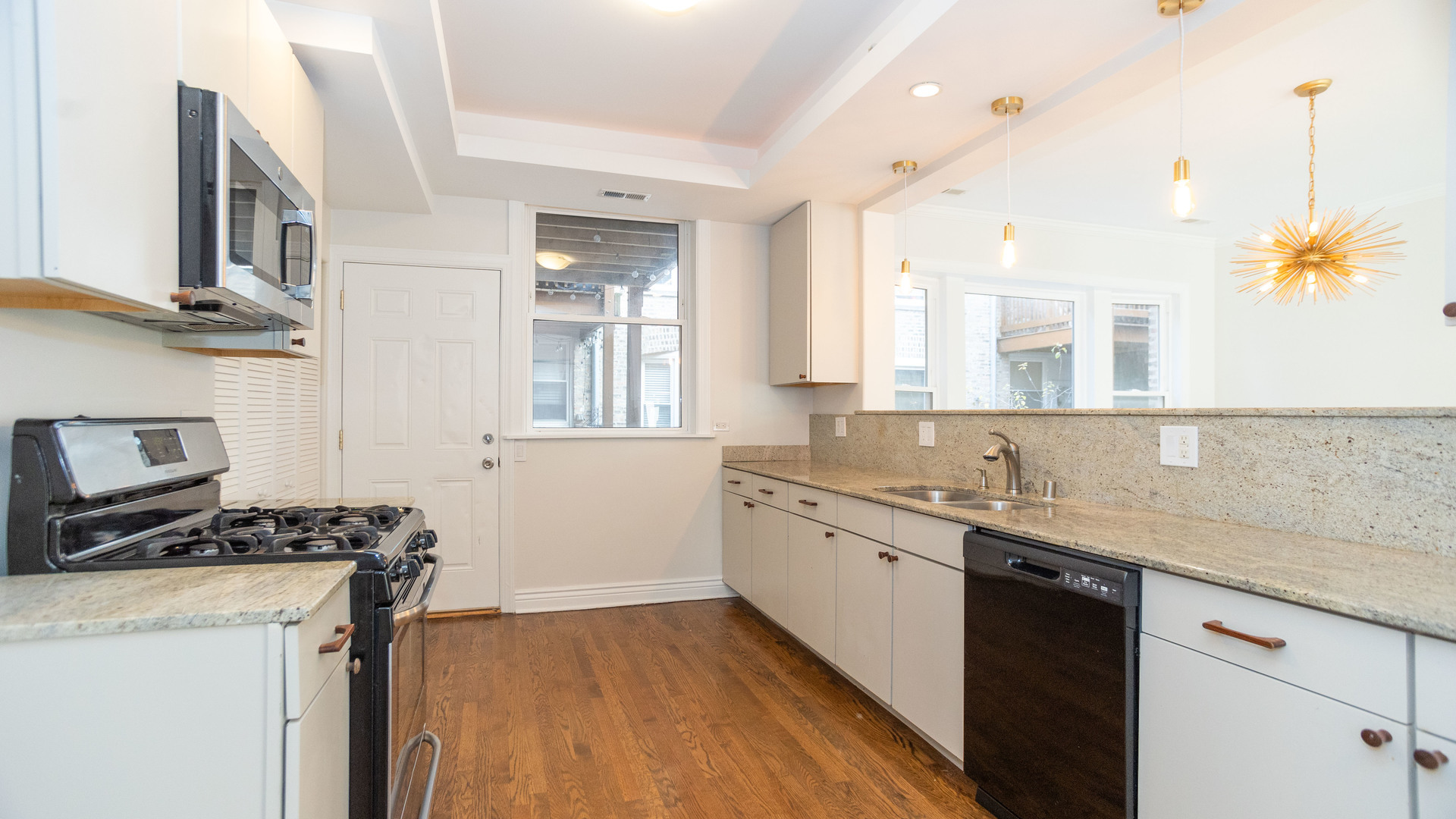 7029 N GREENVIEW Avenue Unit: 1S