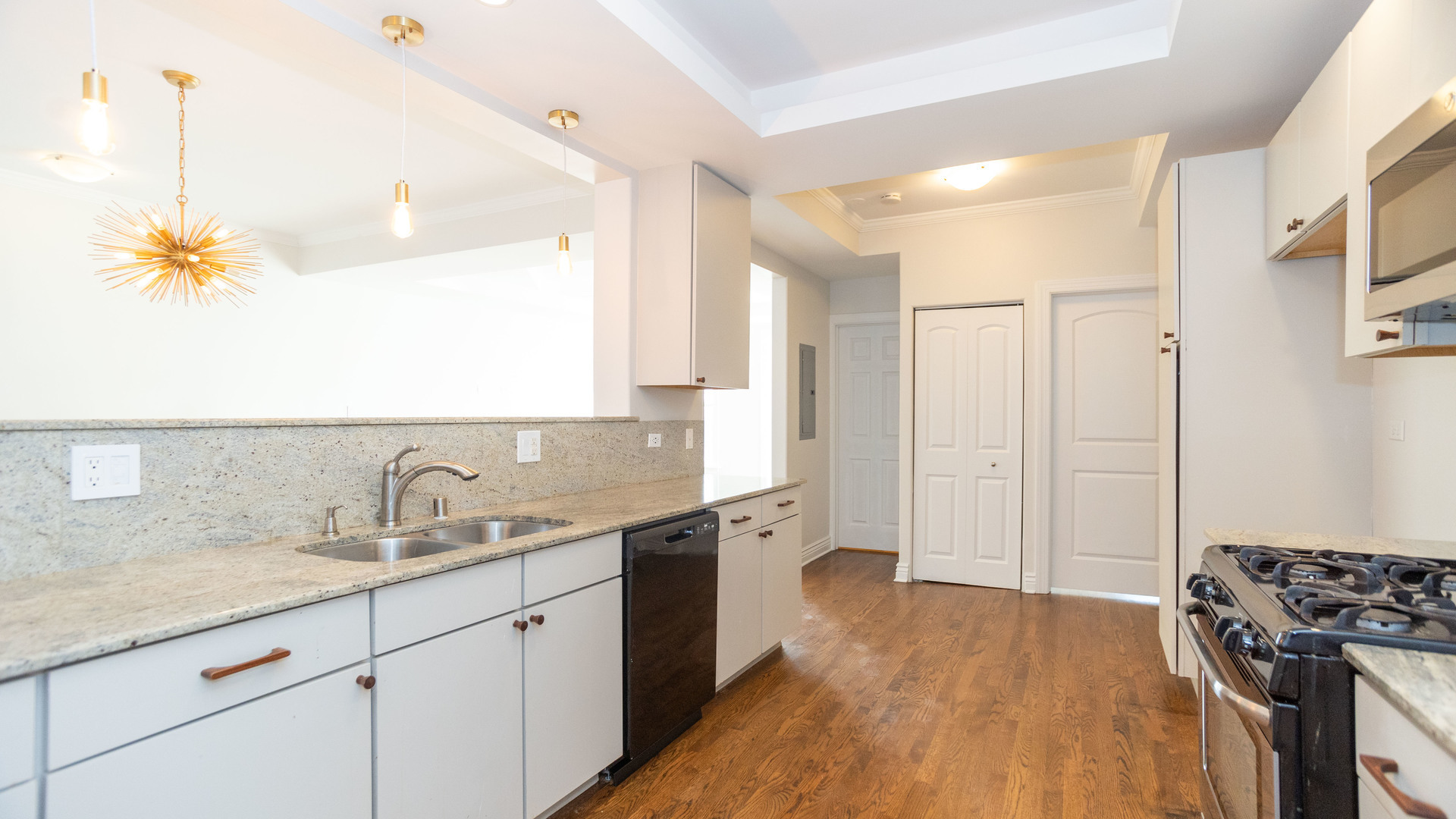 7029 N GREENVIEW Avenue Unit: 1S