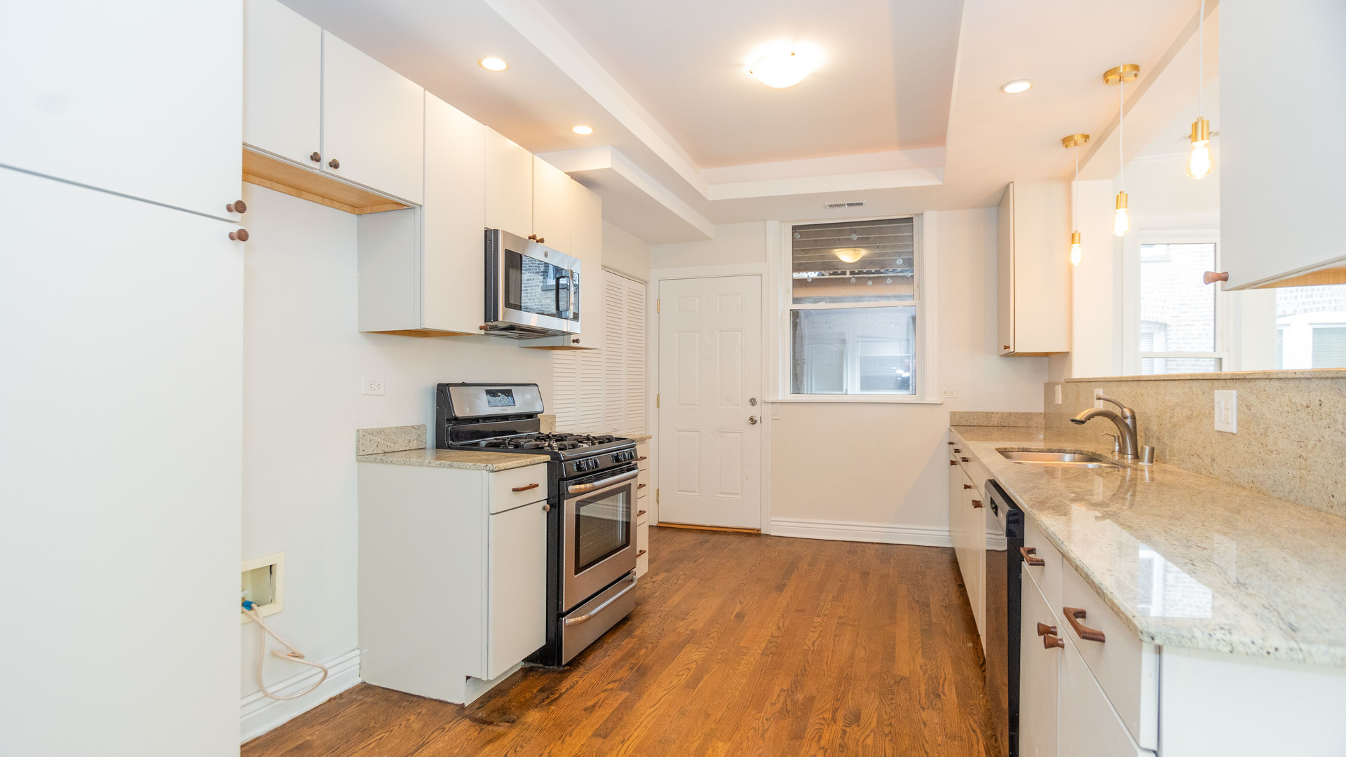 7029 N GREENVIEW Avenue Unit: 1S