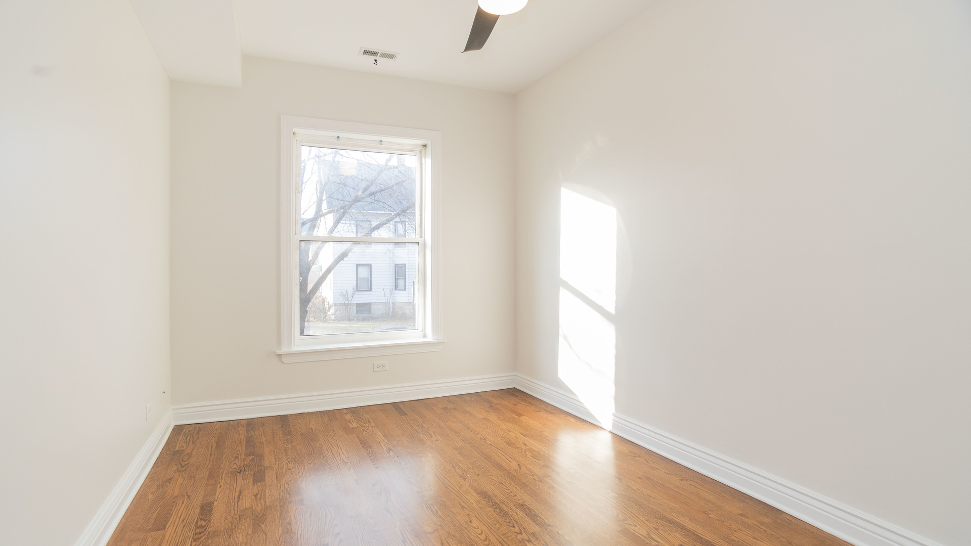 7029 N GREENVIEW Avenue Unit: 1S