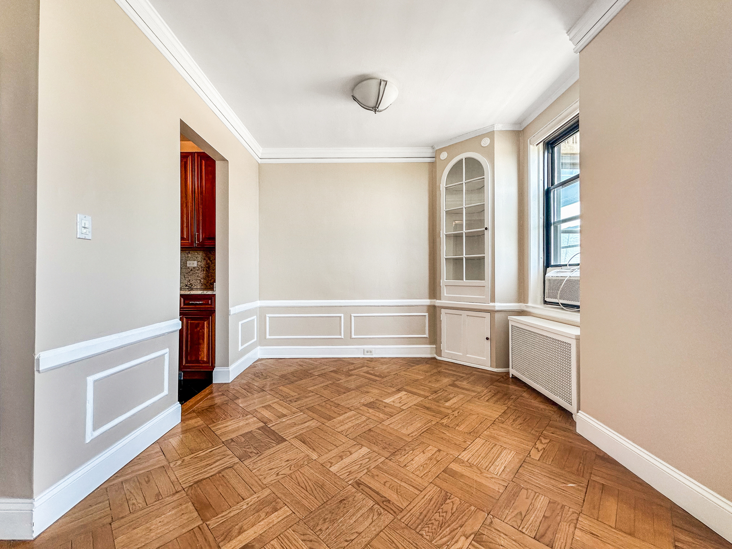 2000 N Lincoln Park West Unit: 1503