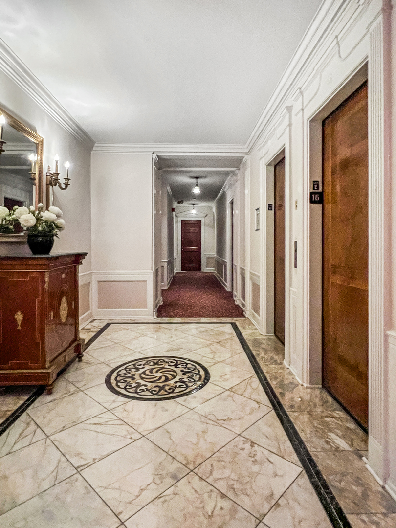 2000 N Lincoln Park West Unit: 1503