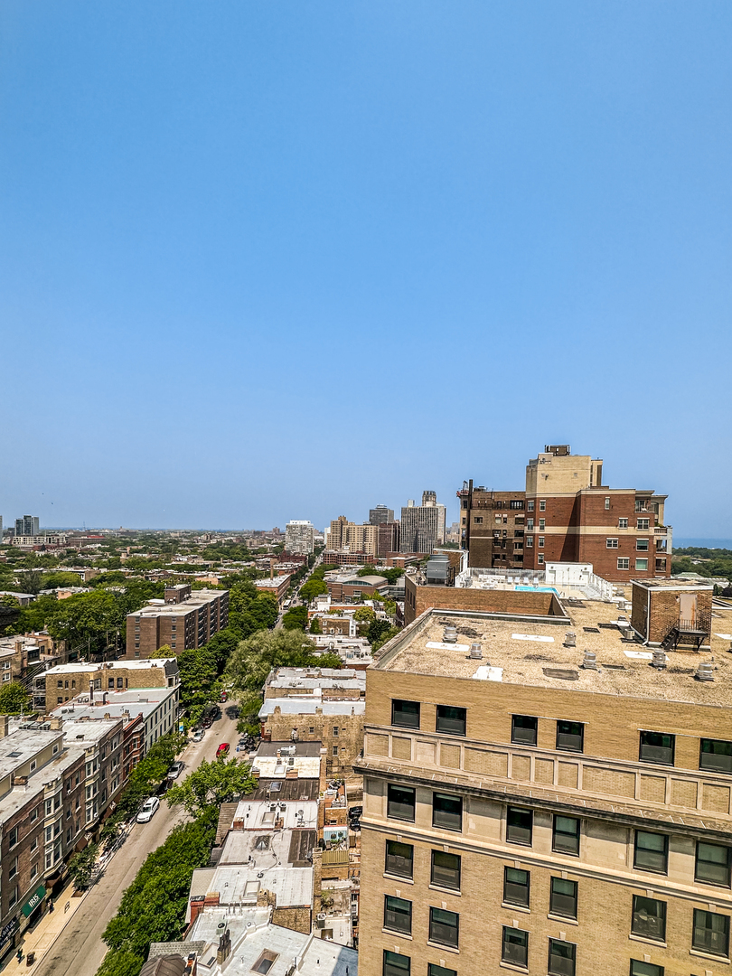 2000 N Lincoln Park West Unit: 1503