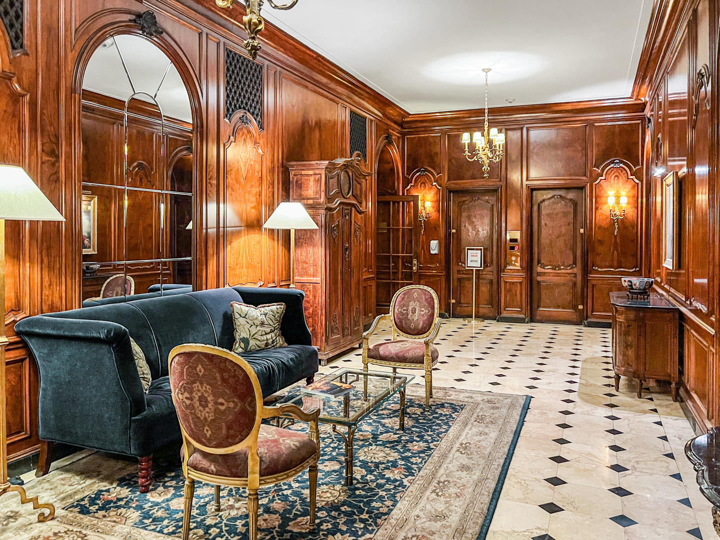 2000 N Lincoln Park West Unit: 1503