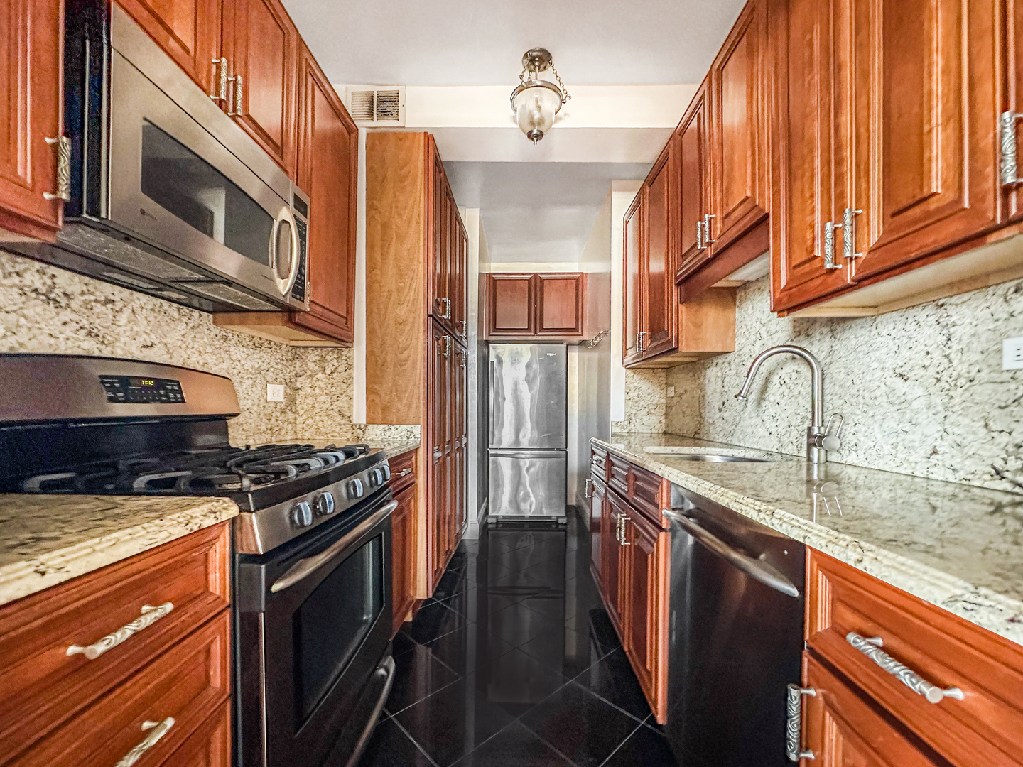 2000 N Lincoln Park West Unit: 1503