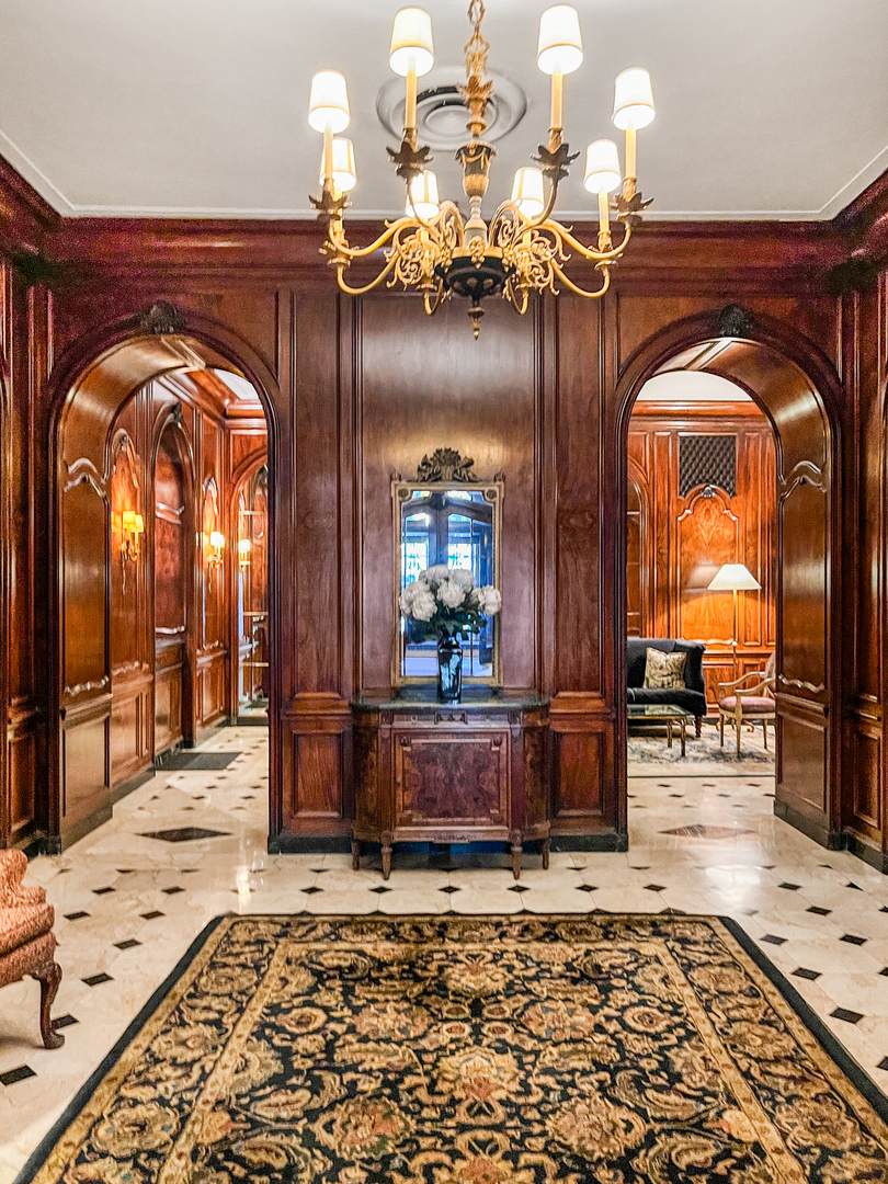 2000 N Lincoln Park West Unit: 1503