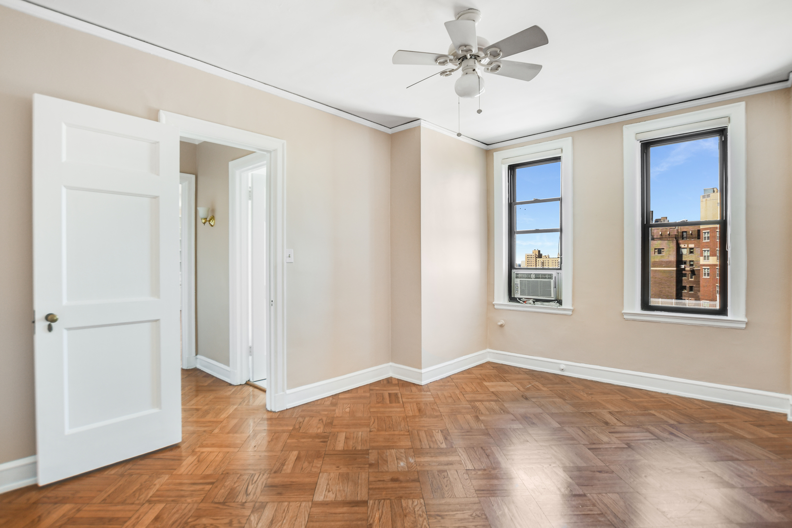 2000 N Lincoln Park West Unit: 1503