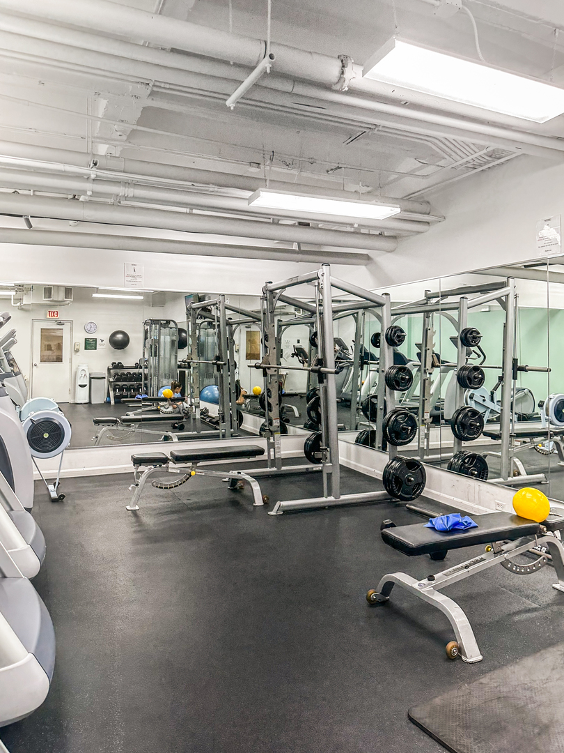 2000 N Lincoln Park West Unit: 1503